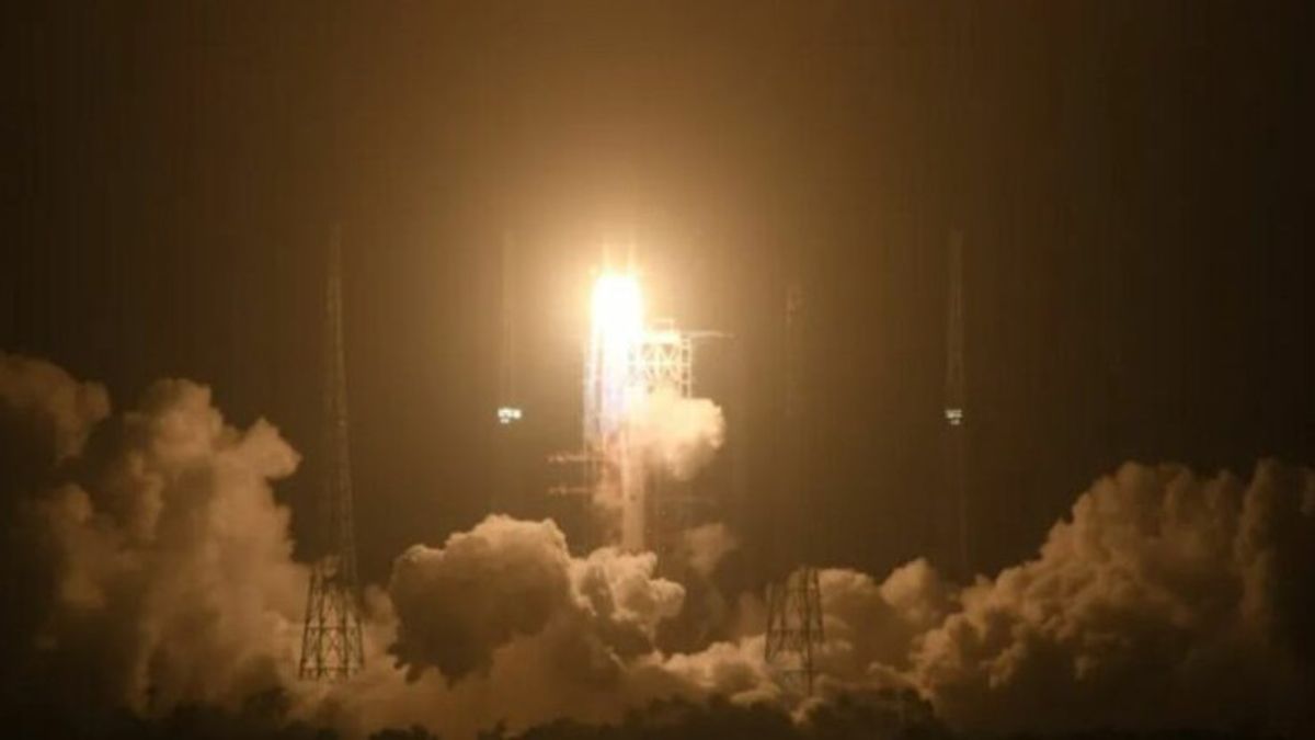 中国成功发射长征七号A火箭，携带石岩-9号卫星