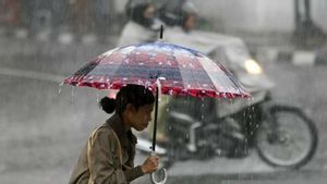 Sedia Payung, Jakarta It Is Estimated That It Will Rain In The Afternoon And Afternoon Today