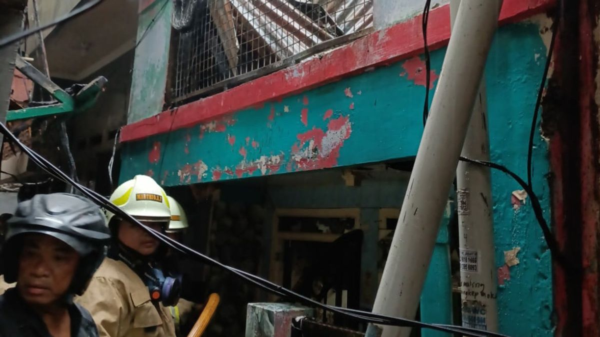 As A Result Of An Electric Short Circuit, The Residents' Houses In The Johar Residents Are Densely Burned