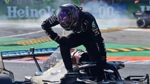 Diselamatkan 'Halo' dalam Tabrakan dengan Verstappen, Hamilton: Terima Kasih Tuhan, Saya Merasa Sangat Beruntung