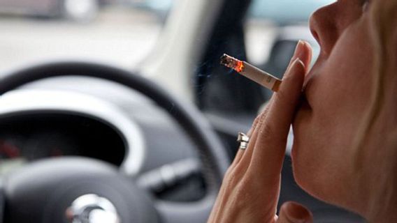 Dangers And Reasons For Not Smoking In Cars: Disturb Health To Avoid Crossing