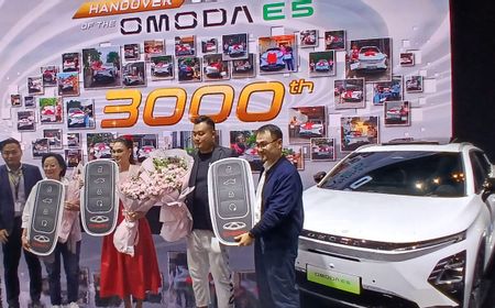 Di GIIAS 2024 Chery Serahkan Omoda E5 ke 3.000 Pelanggan, Termasuk Artis Luna Maya