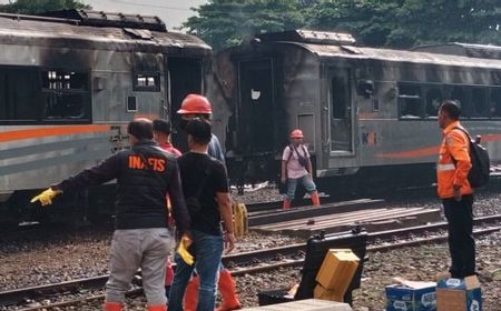 Rabu Pagi Kebakaran di Stasiun Tugu Yogyakarta, Tiga Gerbong KA Hangus Terbakar