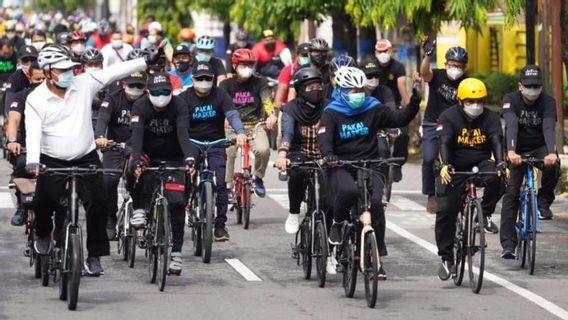 Khofifah <i>Gowes</i> di Kota Madiun: Pandemi Belum Berakhir tapi Ekonomi Jawa Timur Harus Kuat