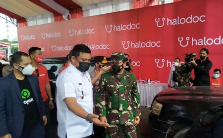 Didampingi Bobby Nasution, Panglima TNI-Kapolri Tinjau Vaksinasi Drive Thru di Medan