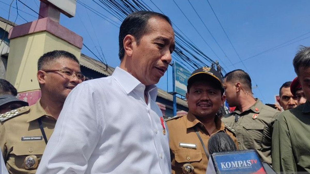 Jokowi Is Happy That The Price Of Meat To Shallots Is Stable At Tanjungsari Market, Sumedang