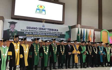 Kemenag Kukuhkan Rektor IAIN Ambon sebagai Guru Besar