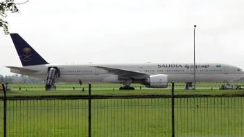 442サウディア航空の乗客の巡礼者がソエッタ空港に着陸し、現在は起源のデバカルシに戻ります