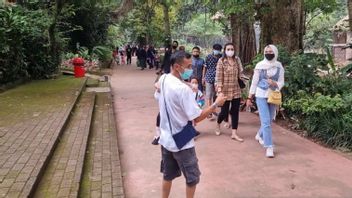Bandung Zoo Tourism Crowded With Visitors On H+1 Lebaran