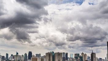 4月22日のジャボデタベックの天気は、曇り、昼から夜にかけて雨が降る可能性が高い