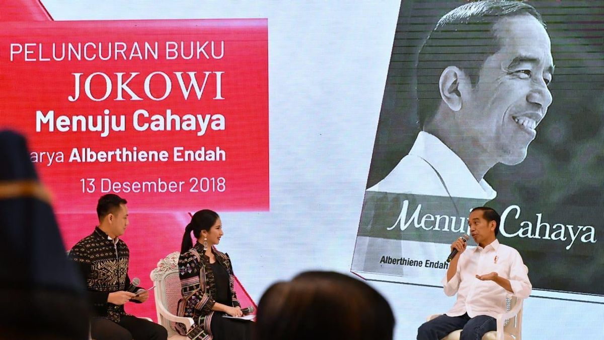 Buku Jokowi Menuju Cahaya Karya Alberthiene Endah Dirilis dalam Memori Hari Ini, 13 Desember 2018