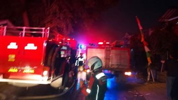 Kebakaran Pasar Sadang Serang Bandung, 20 Mobil Dikerahkan