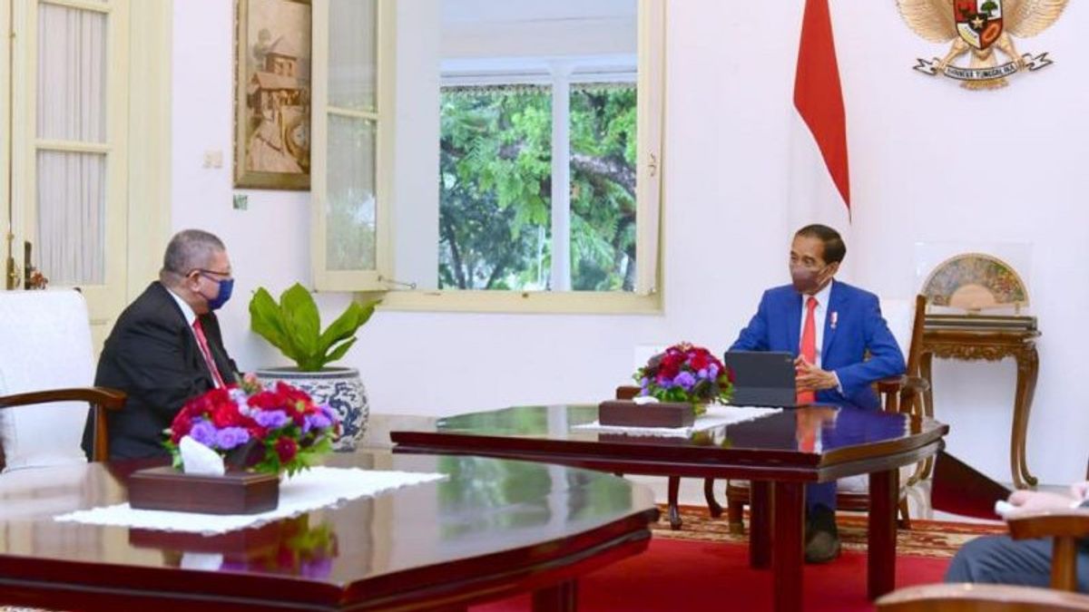  Jokowi Terima Kunjungan Kehormatan Menlu Malaysia, Bicara Perlindungan TKI hingga Perjalanan Warga 2 Negara 