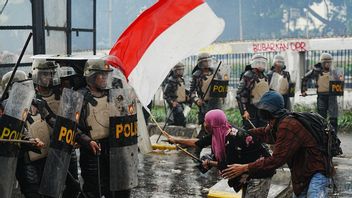 デモの混乱は沈静化し、人々は透明性と共感を必要とします