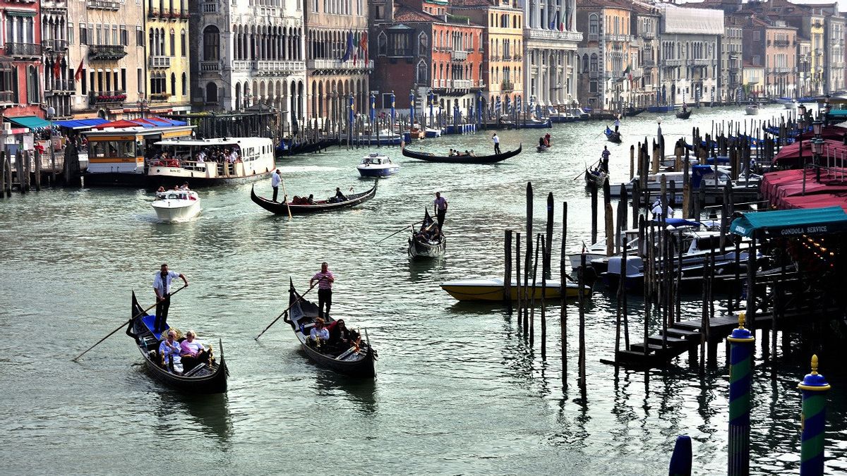 威尼斯 计划对每日游客征收入境费