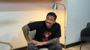 Cerita Tora Sudiro Tak Boleh Melucu dalam Film “<i>Janur Ireng</i>”