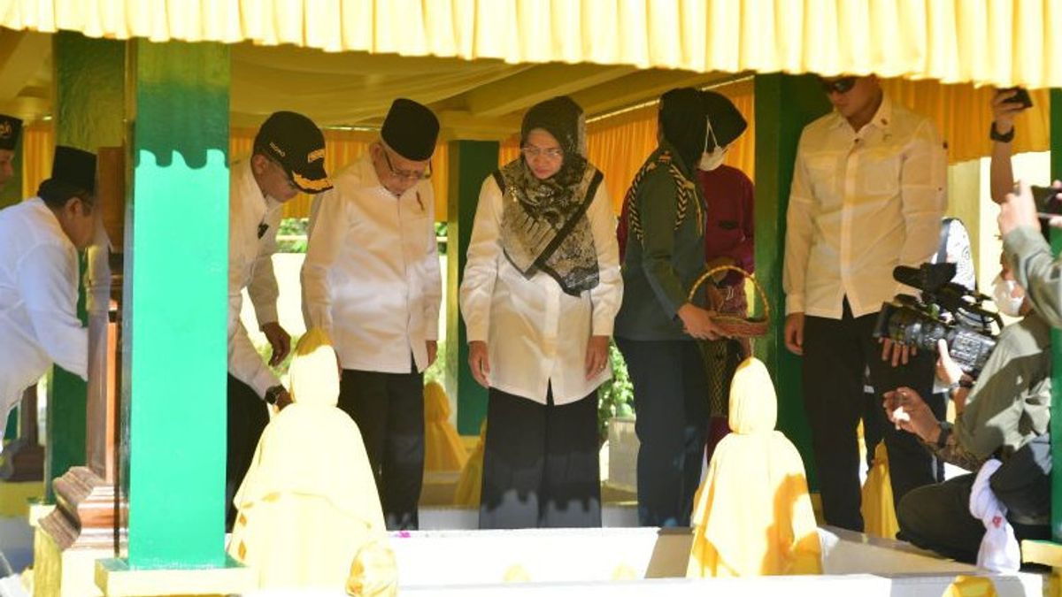 Wapres Berziarah ke Makam Raja Ali Haji di Pulau Penyengat Kepri