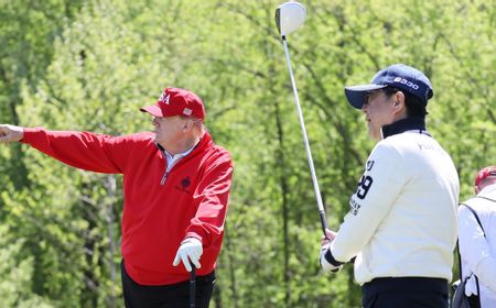 Presiden Korsel Yoon Suk-yeol Latihan Golf untuk Kemungkinan Bertanding dengan Donald Trump