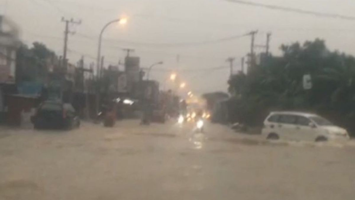 西苏拉威西省马穆朱市各地区的Eendam洪水