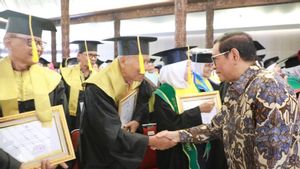  1.618 Lansia Wisuda, Pramono: Semangatnya Luar Biasa  
