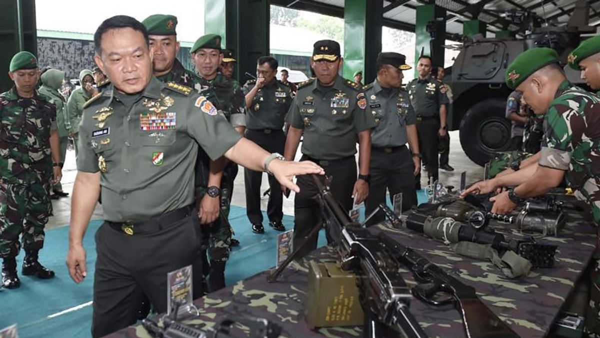 Army Chief Of Staff Emphasizes The Synergy Of The TNI-Polri In Front Of 512/QY Infantry Battalion Soldiers