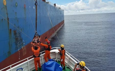 Tim SAR Evakuasi WN Turki ABK Kapal Tanker MT Advantage di Aceh yang Terkena Serangan Jantung