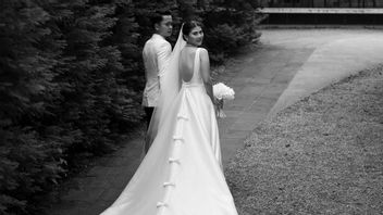 6 Portraits d'Anthony Ginting et Mitzi Abigail, Mariage en direct avec un concept de mode classique