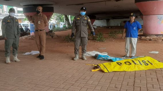 An Unidentified Man Dies Under A Kampung Melayu Flyover, Residents Call A Scavenger Victim Who Often Drinks Alcohol