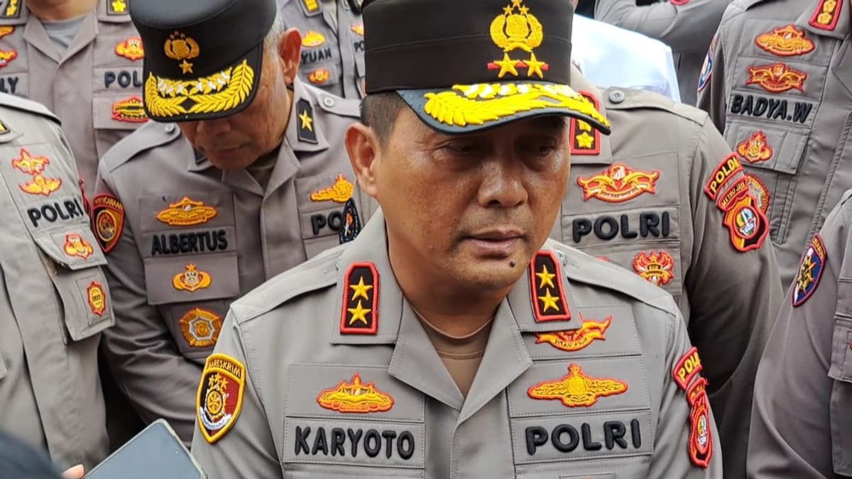 وذكر رئيس شرطة المترو اعتراف SYL بأن 1.3 مليار روبية إندونيسية كانت مادة تنسيق لمكتب المدعي العام في DKI