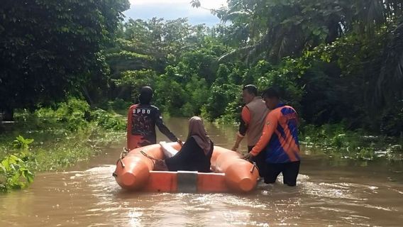 ra du ciel. De fortes précipitations depuis vendredi, 1 174 maisons de Muara Enim touchées par les inondations