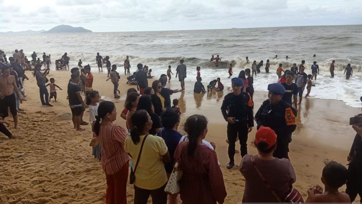 Heroic Action Of Bripka Eko Budi Viral On Social Media, Terjang Ombak In Order To Save Boy At Pasir Panjang Beach Singkawang