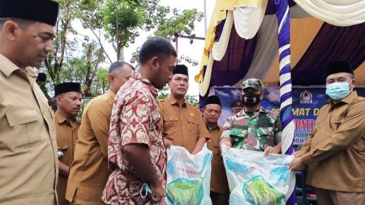 Petani Padi Aceh Barat Terima Bantuan 275 Ton Pupuk NPK Gratis