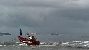 Nelayan di Selatan Banten Diimbau Waspada Gelombang Tinggi hingga 4 Meter