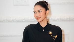 Sering Tampil dengan Pakaian Modern, Intip 6 Potret Tak Biasa Azizah Salsha Kenakan Kebaya Janggan