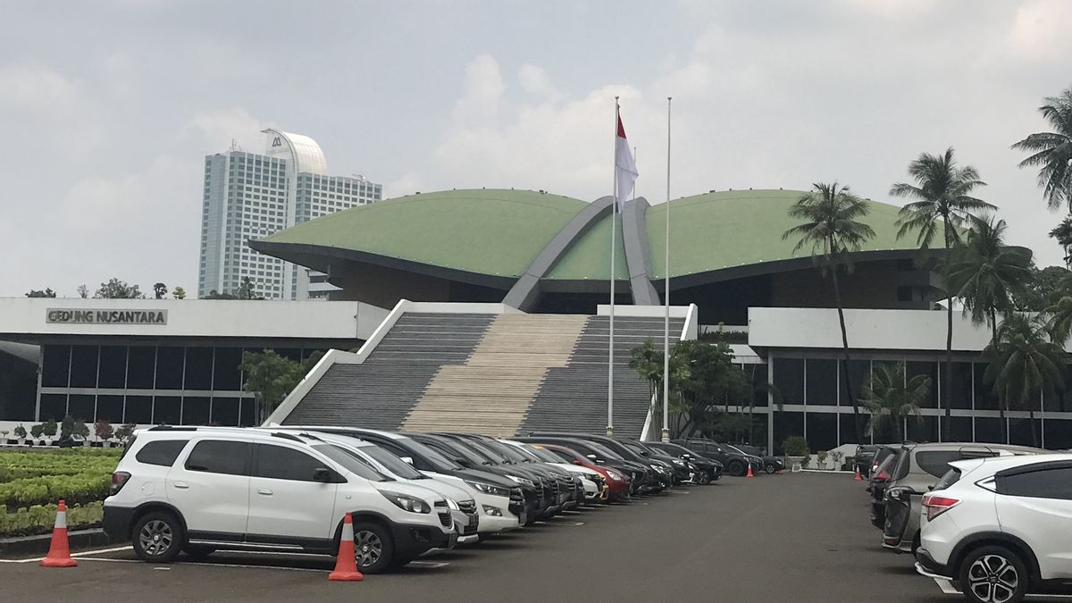 DPR Baleg Meeting On Revision Of Regional Head Election Law, F-PDIP Calls Draft Documents Printed And On Different Screens