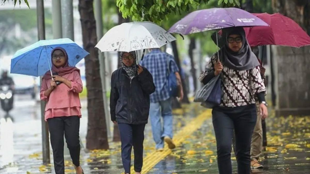 BMKG: 17 Wilayah di Indonesia Berpotensi Diguyur Hujan Hari Ini