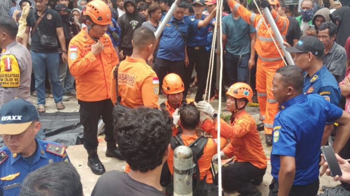 SAR Team Evacuates 4 People Trapped In Toxic Wells