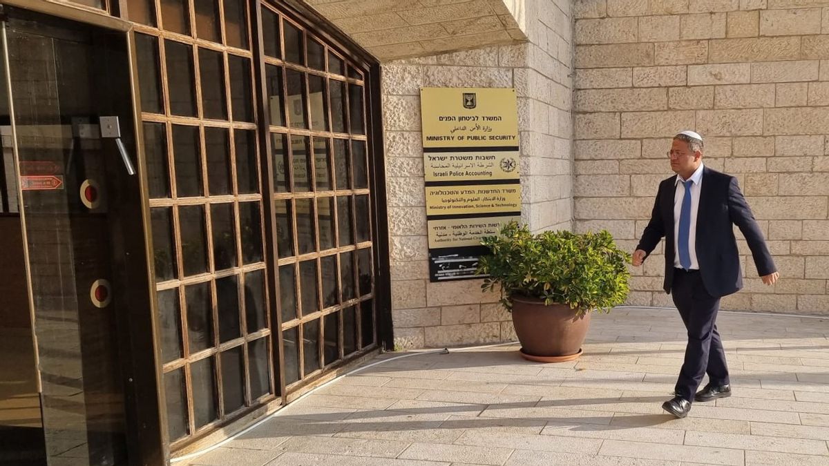 Israeli Right Wing Minister Proposes Crocodile-Surrounded Prisons for Palestinians