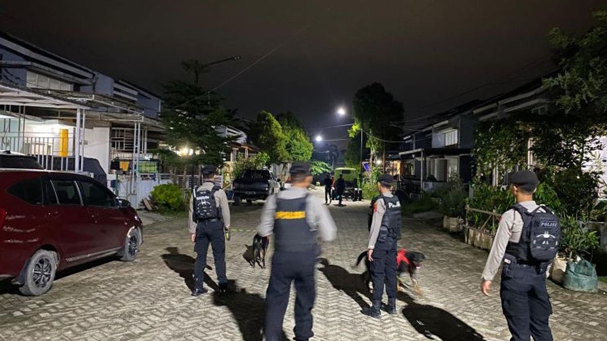 Animal Police Deployed To Guard Settlements In Kendari During The 2024 Eid Homecoming Moment