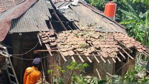 スカマクムール・ボゴールが強風に襲われ、38軒の家屋が被害を受けた