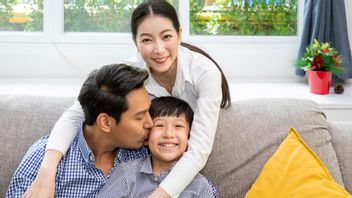 幼い頃から自信を築くために子供を正しく称賛する8つの方法