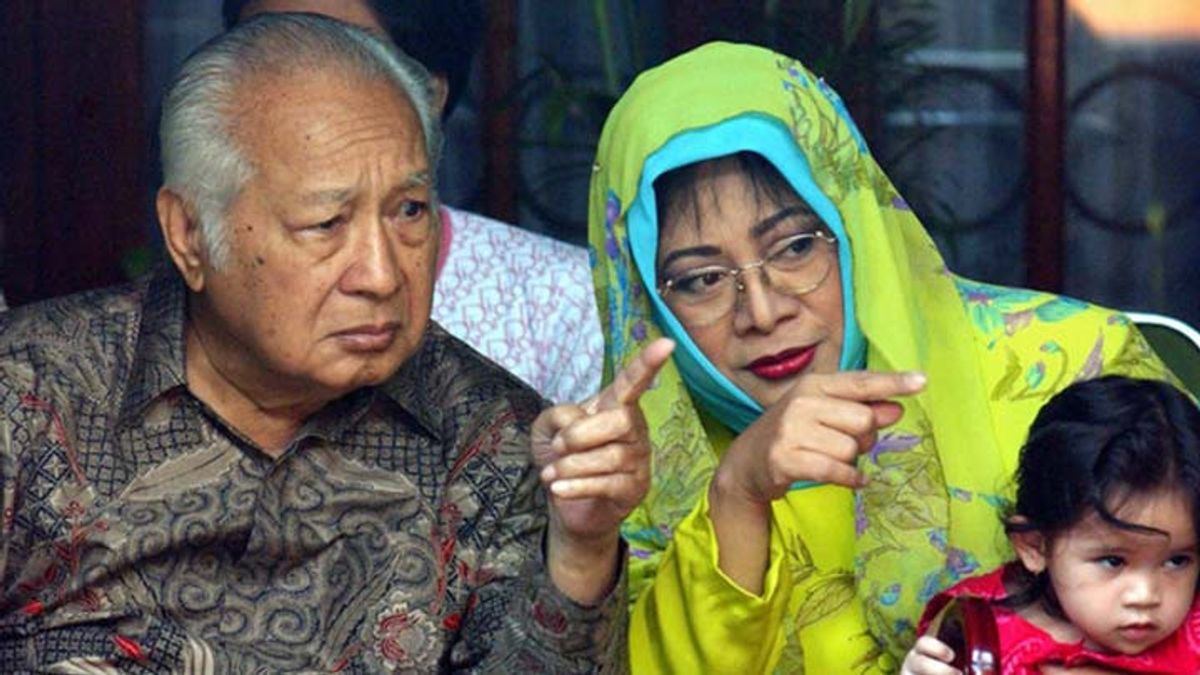 ar sur la nourriture gratuite de l'Indonésie : Le règlement de Soeharto et le Nouvel ordre pour améliorer les besoins alimentaires des enfants