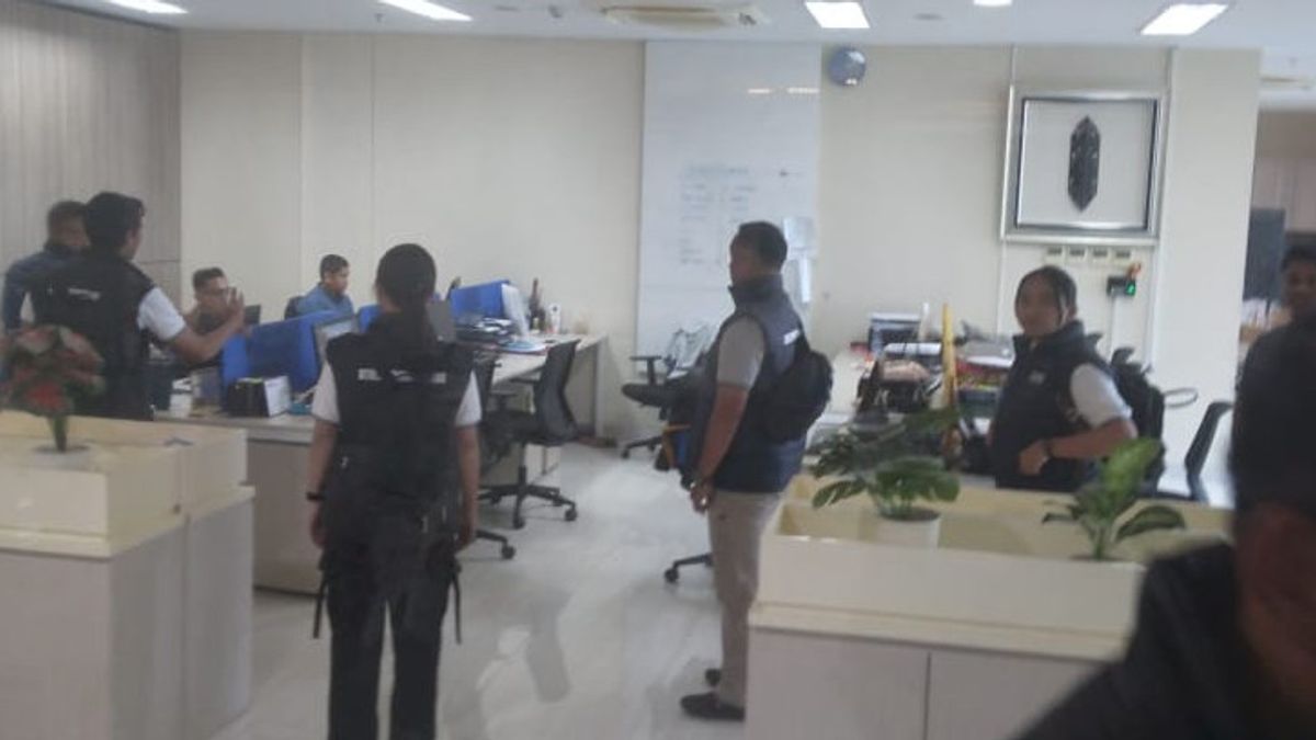 Breaking News, Gedung Kantor Wilayah Bank KaltimTara Tanjung Selor Digeledah Ditreskrimsus Polda Kaltara