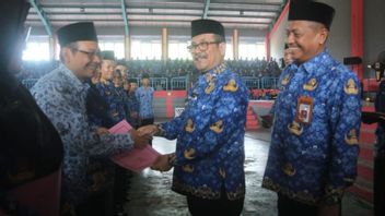 Cirebon Regency Government Gives Periodic Salary Increase To 1,901 Teachers With PPPK Status