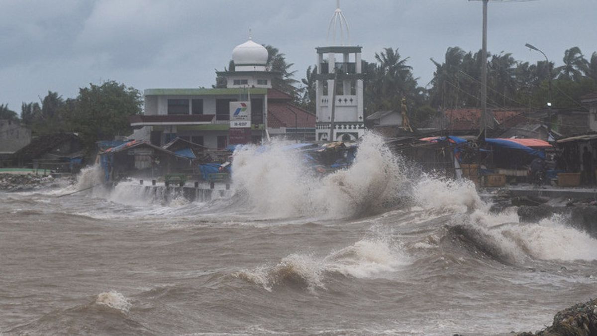 BMKG: Waspadai Potensi Gelombang Tinggi Hingga Empat Meter di Perairan Indonesia, 23-24 April 2023