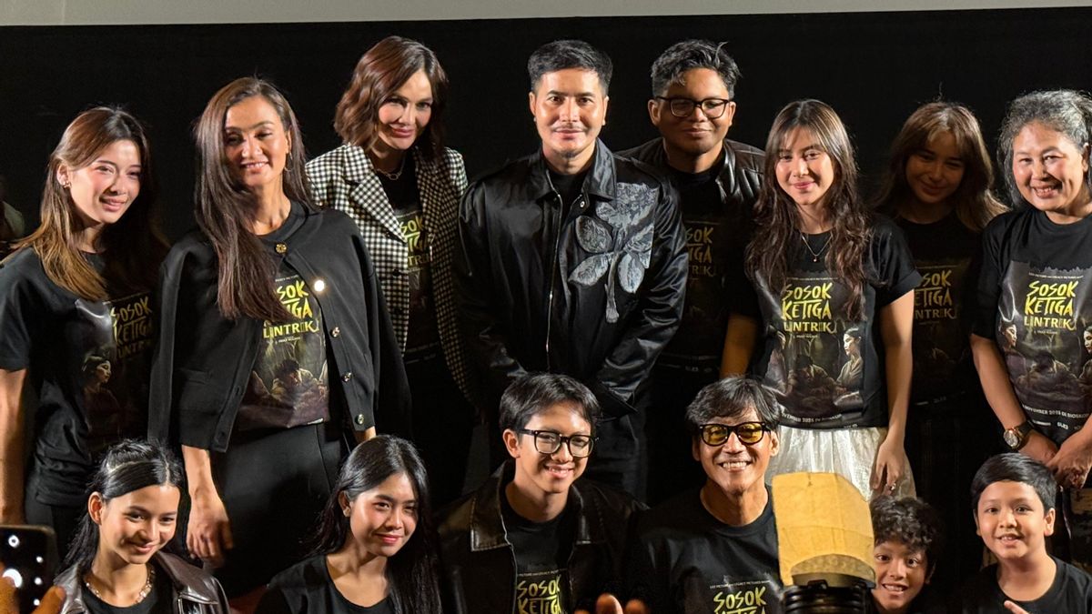 Atiqah Hasiholan Perdana Menari untuk film <i>Sosok Ketiga: Lintrik</i>