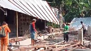Puluhan Rumah di Cirebon Rusak Diterjang Puting Beliung