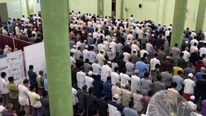 Gelar Tarawih Perdana, Ratusan Jamaah Muhamadiyah Padati Masjid Al-Jabar Tangerang