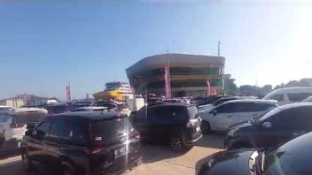 Bakauheni Port Crowded With Vehicles Ahead Of The Christmas-New Year Holiday