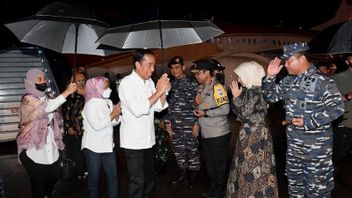 عند وصوله إلى Sidoarjo برفقة قطرات المطر ، Jokowi مستعد لحضور ذروة القرن 1st في نهضة العلماء غدا